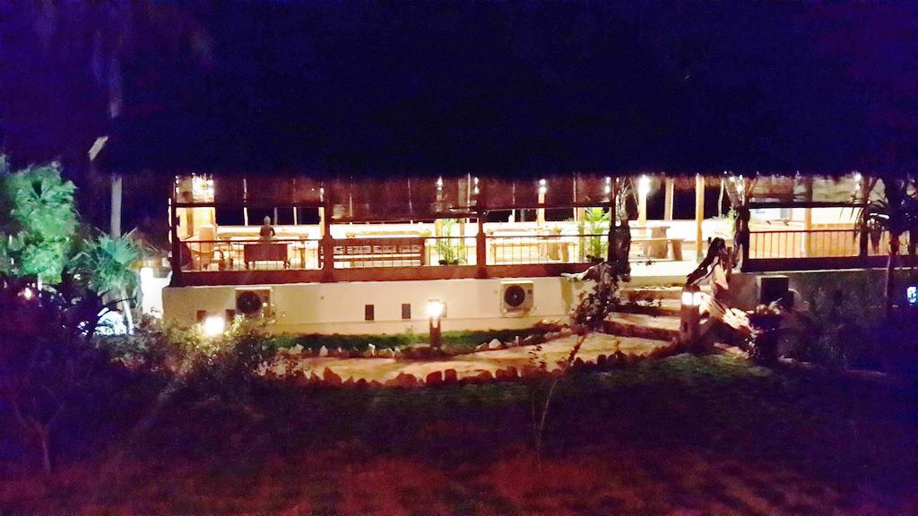 Ary'S Lagoon Bungalow & Hotel Karimunjawa Exterior photo